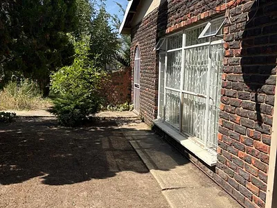 4 Bedroom House For Sale in Heilbron - Z7nP.webp