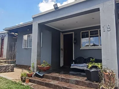 3 Bedroom House For Sale in Albertville, Johannesburg - uXrU.webp