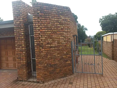 5 Bedroom House For Sale in Monument Park, Pretoria - Sqe7.webp