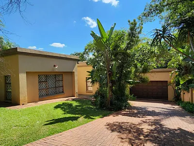 4 Bedroom House For Sale in Rustenburg - 7AXC.webp