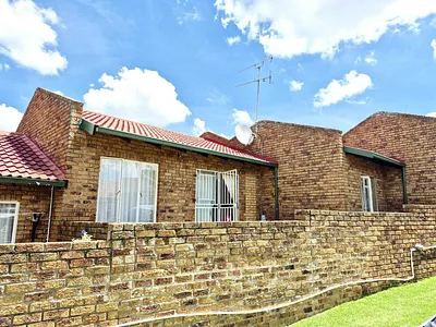 2 Bedroom Apartment For Sale in Kempton Park - 4dqP.webp