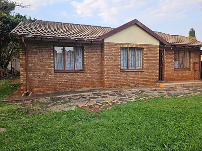 3 Bedroom House For Sale in Akasia - hooz.webp