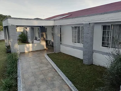 4 Bedroom House For Sale in Roodepoort - YDoo.webp