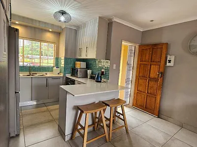 2 Bedroom Townhouse For Sale in Akasia - tgSw.webp