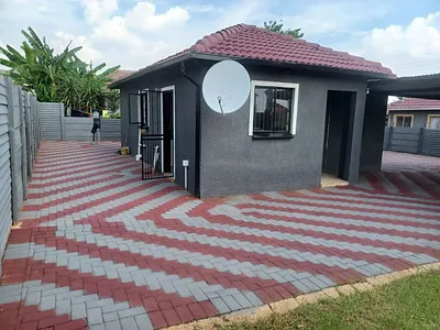 2 Bedroom House For Sale in Akasia - sNul.webp