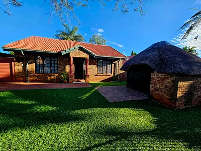 2 Bedroom House For Sale in Theresapark, Akasia - u0J4.webp