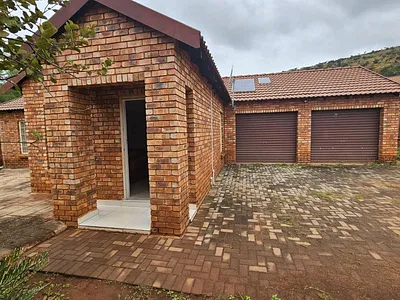 3 Bedroom Townhouse For Sale in Akasia - 2r5w.webp