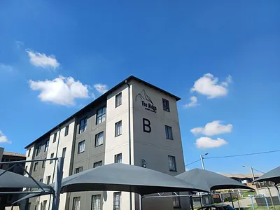 2 Bedroom Apartment For Sale in Roodepoort - 67mf.webp