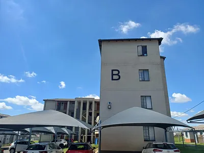 2 Bedroom Apartment For Sale in Roodepoort - 7rMy.webp