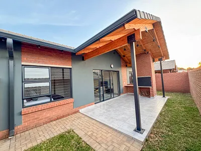 3 Bedroom Townhouse For Sale in Pretoria - 7GV8.webp