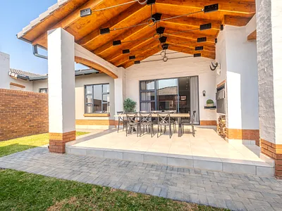 3 Bedroom Townhouse For Sale in Pretoria - XzIZ.webp