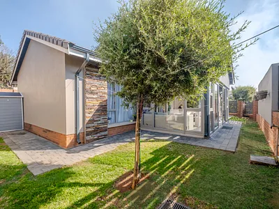 2 Bedroom House For Sale in Waterkloof Estate, Pretoria - img