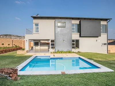 3 Bedroom House For Sale in Stonehenge - ri3z.webp