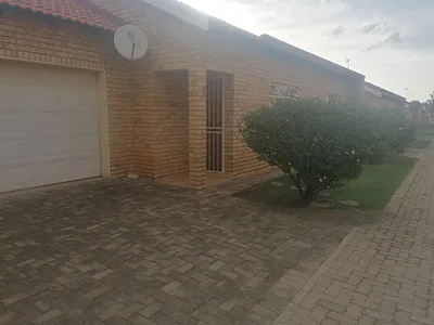 2 Bedroom Townhouse For Sale in Wilkoppies, Klerksdorp - fcf5.webp