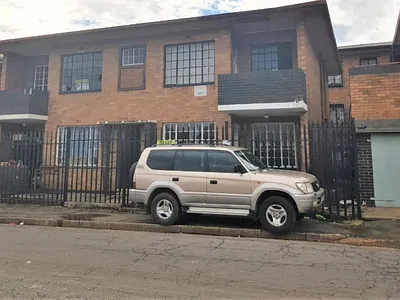 2 Bedroom Apartment For Sale in Jeppestown, Johannesburg - xOh7.webp
