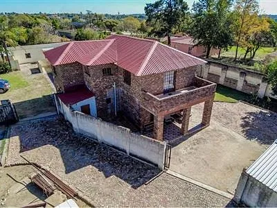 3 Bedroom House For Sale in Glen Austin, Midrand - aqRs.webp