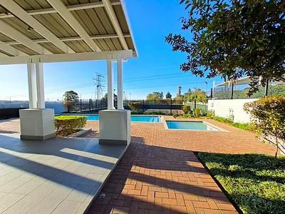1 Bedroom Apartment For Sale in Paulshof, Sandton - 5F7o.webp