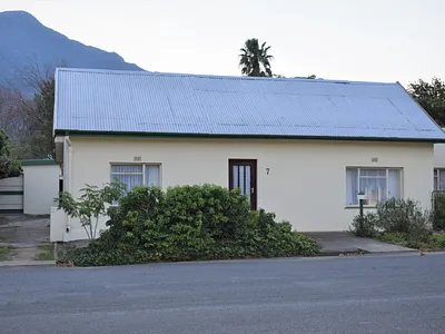 3 Bedroom House For Sale in Villiersdorp - ONu9.webp