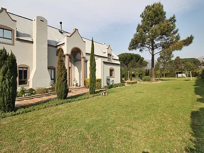 5 Bedroom House For Sale in High Riding Country Estate, Somerset West - 7AfG.webp