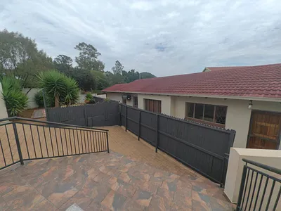 1 Bedroom Apartment To Rent in Waterkloof Glen, Pretoria - Paow.webp