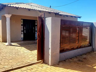 3 Bedroom House For Sale in Promosa, Potchefstroom - 6x4v.webp