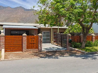 4 Bedroom House For Sale in Montagu - u7WI.webp