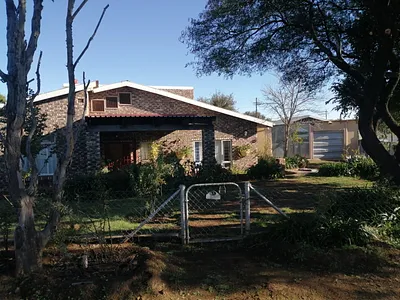 4 Bedroom House For Sale in Oviston, Venterstad - 4aDP.webp