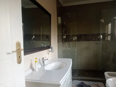 4 Bedroom House For Sale in Bedfordview - BIh4.webp
