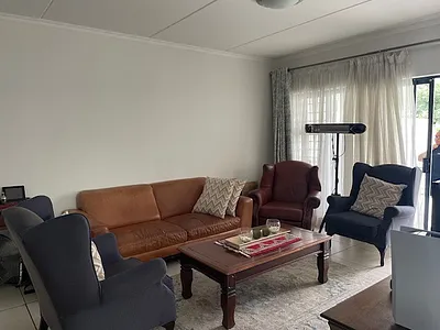 3 Bedroom Apartment For Sale in Sandton - 1HOo.webp