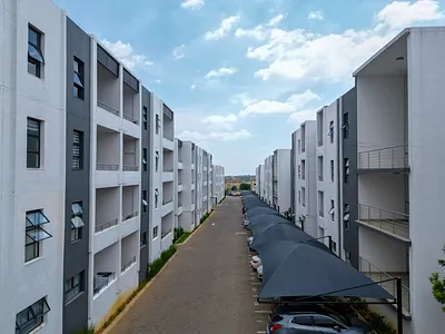 2 Bedroom Apartment For Sale in Midrand - 7XJY.webp