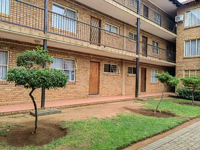 2 Bedroom Apartment For Sale in Pretoria - 3vOA.webp