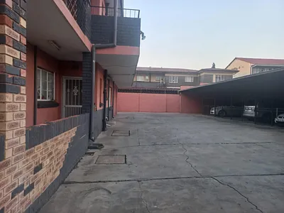 2 Bedroom Apartment For Sale in Roodepoort - Jz3T.webp