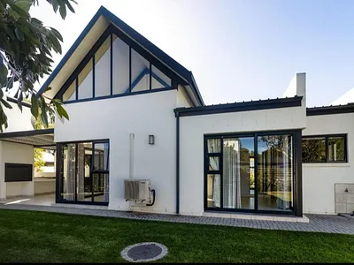 3 Bedroom House For Sale in Gordons Bay - gJ71.webp