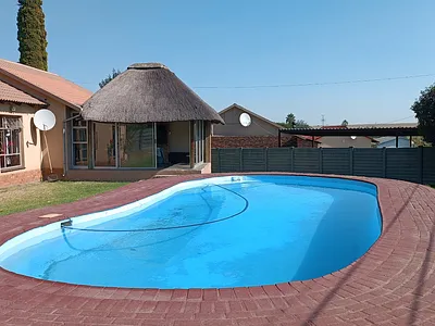 3 Bedroom House For Sale in Secunda - ptBq.webp