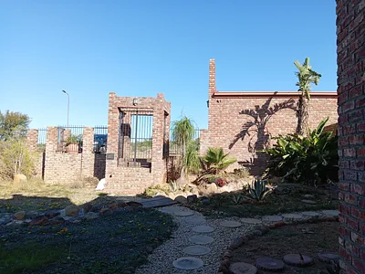 2 Bedroom House For Sale in Graaff-Reinet - J0Ol.webp