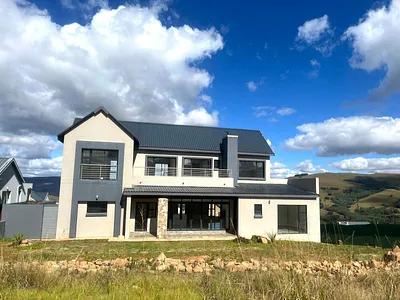 5 Bedroom House For Sale in Dullstroom - FB2a.webp