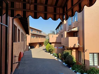 2 Bedroom Townhouse For Sale in Edenvale - H4Lz.webp