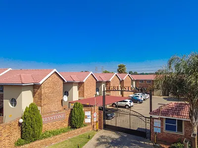2 Bedroom Townhouse For Sale in Kempton Park - 5lDl.webp