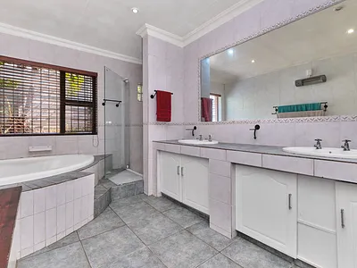 4 Bedroom House For Sale in Randburg - 2RJe.webp