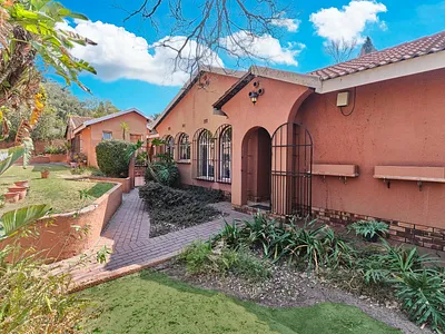 4 Bedroom House For Sale in Randburg - b0cf.webp