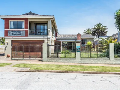 5 Bedroom House For Sale in Port Elizabeth - ZpbW.webp