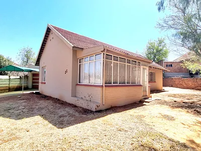 3 Bedroom House For Sale in Stilfontein - tPnV.webp
