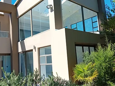 4 Bedroom House For Sale in Roodepoort - UN1d.webp