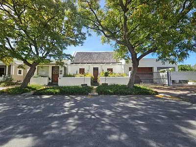 5 Bedroom House For Sale in Montagu - RCMf.webp