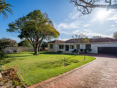 7 Bedroom House For Sale in Port Elizabeth - BDLK.webp