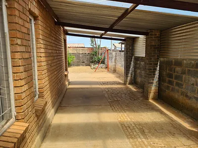 2 Bedroom House For Sale in Kimberley - uSvy.webp