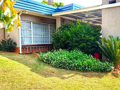 4 Bedroom House For Sale in Krugersdorp - en6j.webp