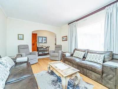 4 Bedroom House For Sale in Roodepoort - gAov.webp