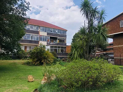 2 Bedroom Apartment For Sale in Roodepoort - RB4f.webp