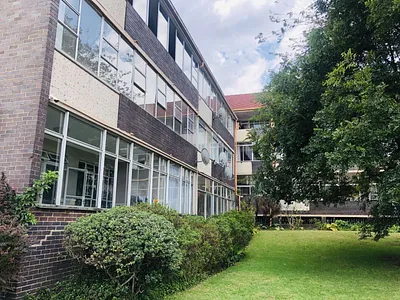 2 Bedroom Apartment For Sale in Roodepoort - hqWR.webp